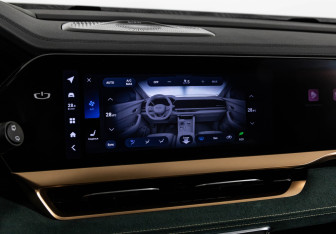 Подержанный автомобиль Geely Monjaro 2023 года (18 фото)