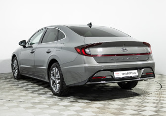 Подержанный автомобиль Hyundai Sonata 2019 года (7 фото)