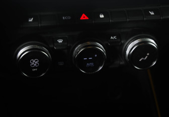 Подержанный автомобиль Renault Duster 2022 года (17 фото)