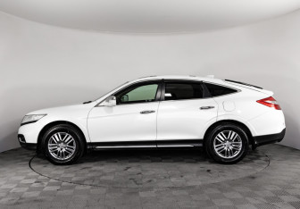 Подержанный автомобиль Honda Crosstour 2013 года (8 фото)