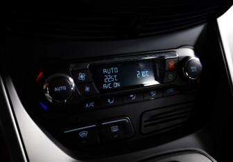 Подержанный автомобиль Ford Kuga 2014 года (18 фото)