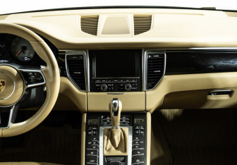 Подержанный автомобиль Porsche Macan 2015 года (14 фото)