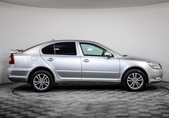 Подержанный автомобиль Skoda Octavia Liftback 2009 года (4 фото)