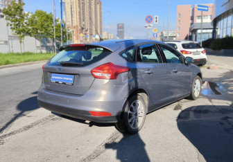 Подержанный автомобиль Ford Focus Hatchback 2015 года (4 фото)