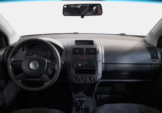 Подержанный автомобиль Volkswagen Polo Hatchback 2006 года (8 фото)