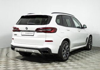 Подержанный автомобиль BMW X5 2019 года (5 фото)
