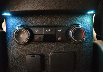 Подержанный автомобиль Ford Explorer 2015 года (14 фото)