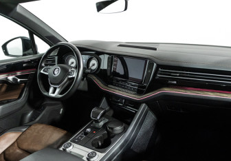 Подержанный автомобиль Volkswagen Touareg 2019 года (9 фото)