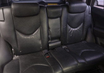 Подержанный автомобиль Toyota RAV4 2012 года (28 фото)