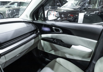 Подержанный автомобиль Kia Carnival 2021 года (27 фото)
