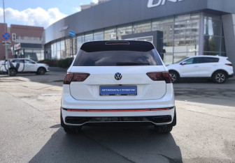 Подержанный автомобиль Volkswagen Tiguan 2021 года (5 фото)