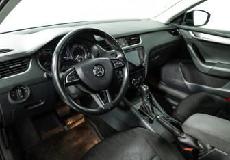Подержанный автомобиль Skoda Octavia Liftback 2018 года (11 фото)