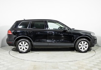 Подержанный автомобиль Volkswagen Touareg 2015 года (4 фото)