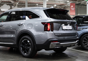 Подержанный автомобиль Kia Sorento 2024 года (10 фото)