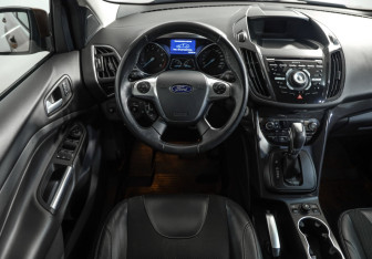 Подержанный автомобиль Ford Kuga 2015 года (10 фото)