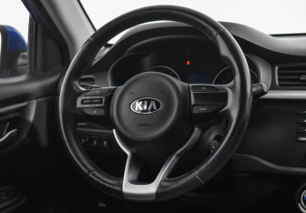 Подержанный автомобиль Kia Rio Sedan 2019 года (14 фото)