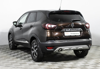 Подержанный автомобиль Renault Kaptur 2019 года (7 фото)