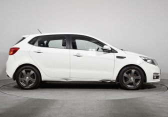 Подержанный автомобиль Kia Rio Hatchback 2016 года (4 фото)
