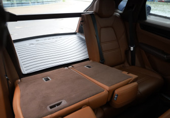 Подержанный автомобиль Porsche Cayenne 2018 года (35 фото)