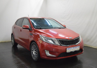 Подержанный автомобиль Kia Rio Hatchback 2013 года (3 фото)
