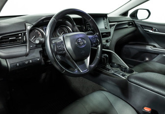 Подержанный автомобиль Toyota Camry Sedan 2021 года (11 фото)