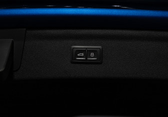 Подержанный автомобиль Audi Q3 2015 года (18 фото)