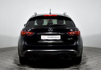 Подержанный автомобиль Infiniti QX70 2014 года (6 фото)