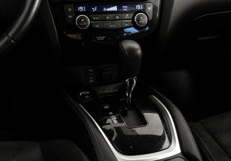 Подержанный автомобиль Nissan X-Trail 2016 года (15 фото)