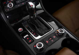 Подержанный автомобиль Volkswagen Touareg 2014 года (16 фото)