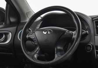 Подержанный автомобиль Infiniti QX60 2018 года (16 фото)