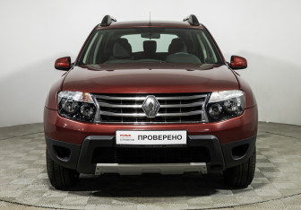 Подержанный автомобиль Renault Duster 2014 года (2 фото)