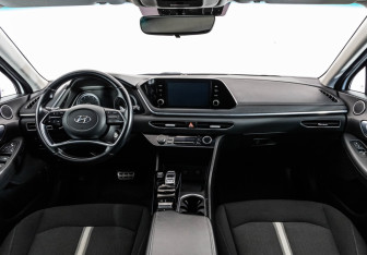 Подержанный автомобиль Hyundai Sonata 2020 года (12 фото)