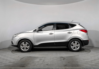 Подержанный автомобиль Hyundai ix35 2012 года (8 фото)