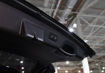 Подержанный автомобиль Kia Carnival 2023 года (31 фото)