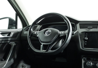 Подержанный автомобиль Volkswagen Tiguan 2019 года (18 фото)