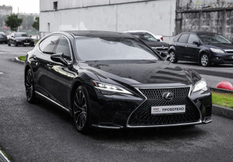 Подержанный автомобиль Lexus LS 2021 года (5 фото)