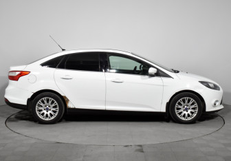Подержанный автомобиль Ford Focus Sedan 2012 года (4 фото)