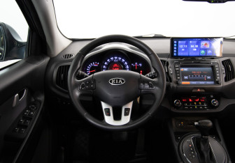 Подержанный автомобиль Kia Sportage 2011 года (10 фото)
