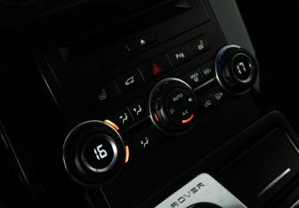 Подержанный автомобиль Land Rover Range Rover Sport 2012 года (23 фото)