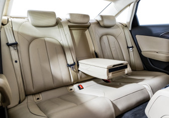 Подержанный автомобиль Audi A6 Sedan 2013 года (19 фото)