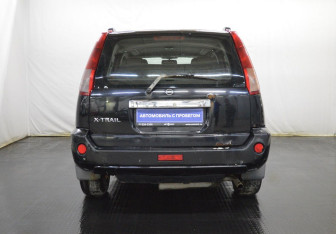 Подержанный автомобиль Nissan X-Trail 2006 года (6 фото)
