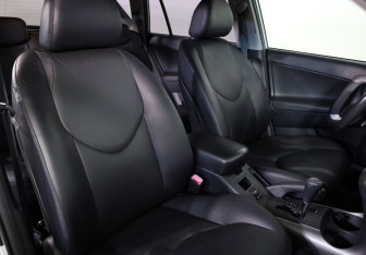 Подержанный автомобиль Toyota RAV4 2008 года (22 фото)