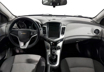 Подержанный автомобиль Chevrolet Cruze Sedan 2010 года (14 фото)