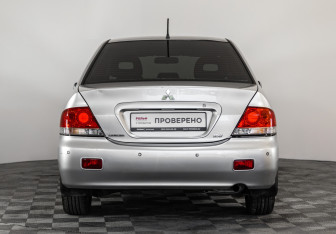 Подержанный автомобиль Mitsubishi Lancer Sedan 2006 года (6 фото)