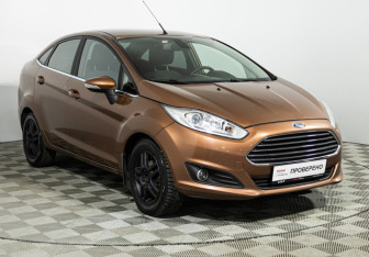 Подержанный автомобиль Ford Fiesta Sedan 2015 года (3 фото)