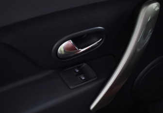 Подержанный автомобиль Renault Sandero 2018 года (14 фото)