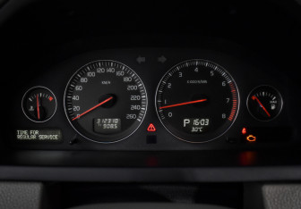 Подержанный автомобиль Volvo XC90 2003 года (19 фото)