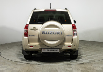 Подержанный автомобиль Suzuki Grand Vitara 2010 года (6 фото)