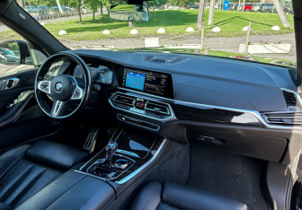 Подержанный автомобиль BMW X5 2021 года (10 фото)