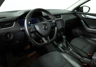 Подержанный автомобиль Skoda Octavia Liftback 2019 года (11 фото)